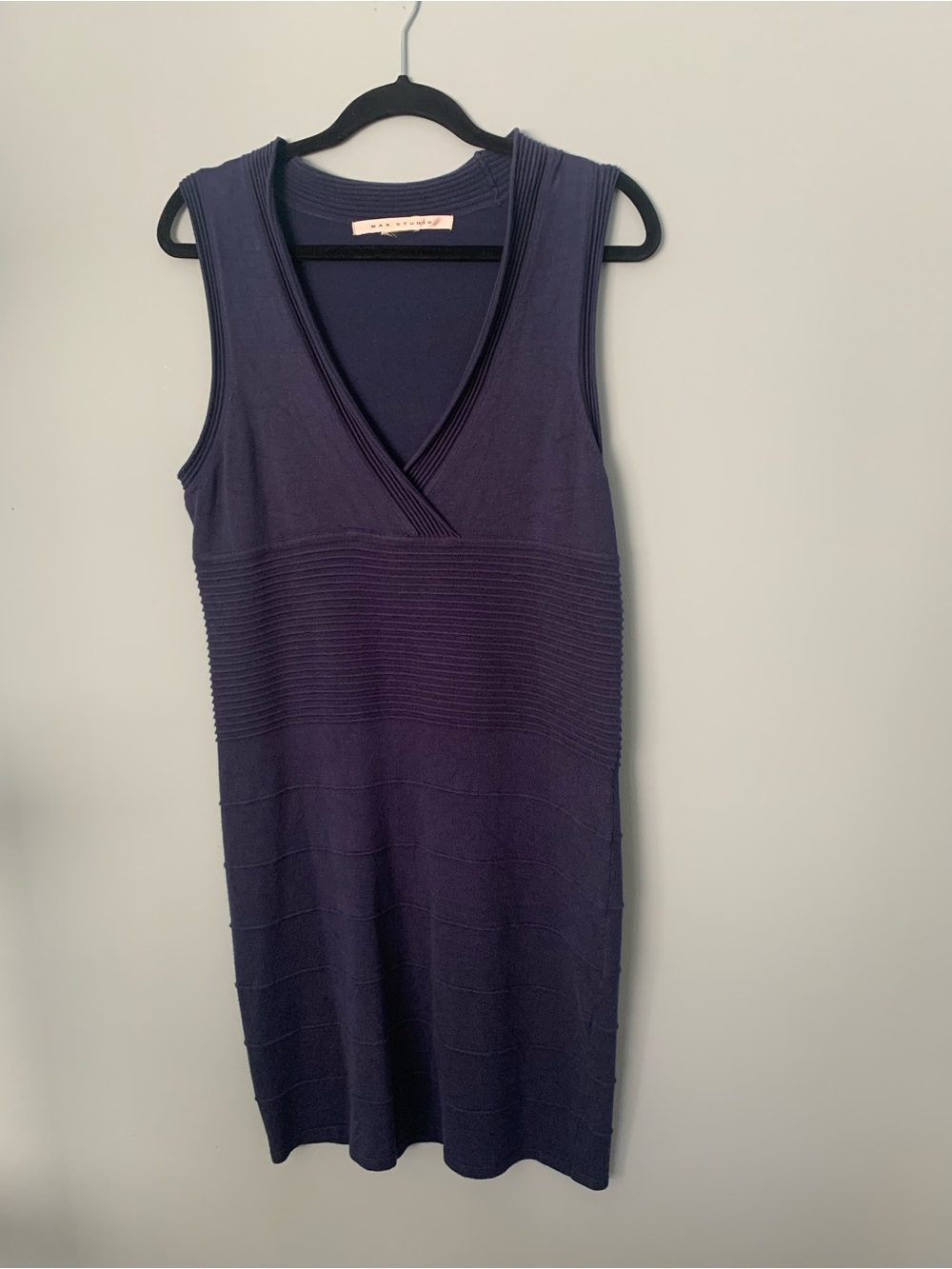 Max Studio Navy Sleeveless Knit V-Neck Dress